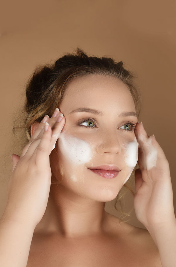 cleansing-foam-bb-jo-cosmetics-model-1