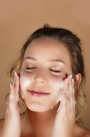 cleansing-foam-bb-jo-cosmetics-model-2